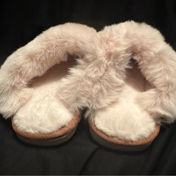 Fluffy Slippers - Picture 2 of 2